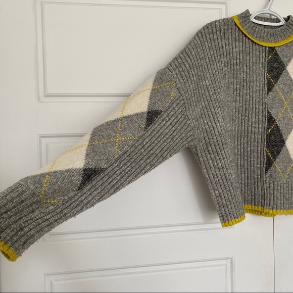 H&M Prince of Scotland Sweater - Picture 3 of 3